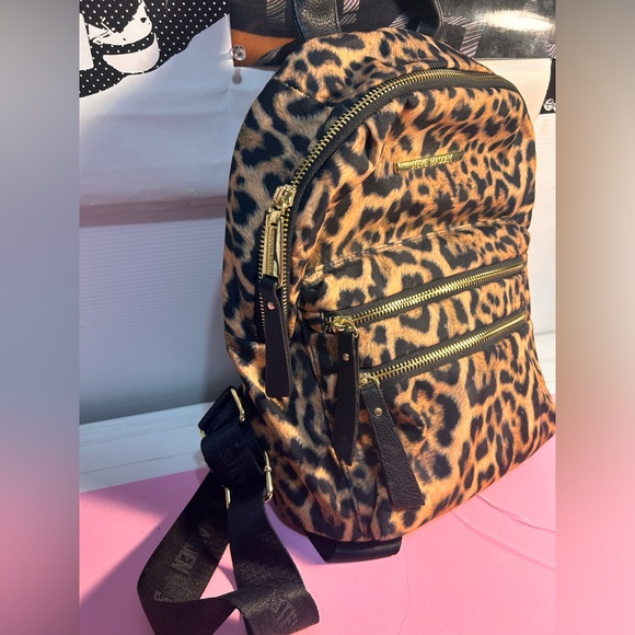 Steve Madden cheetah print backpack purse - Picture 3 of 3